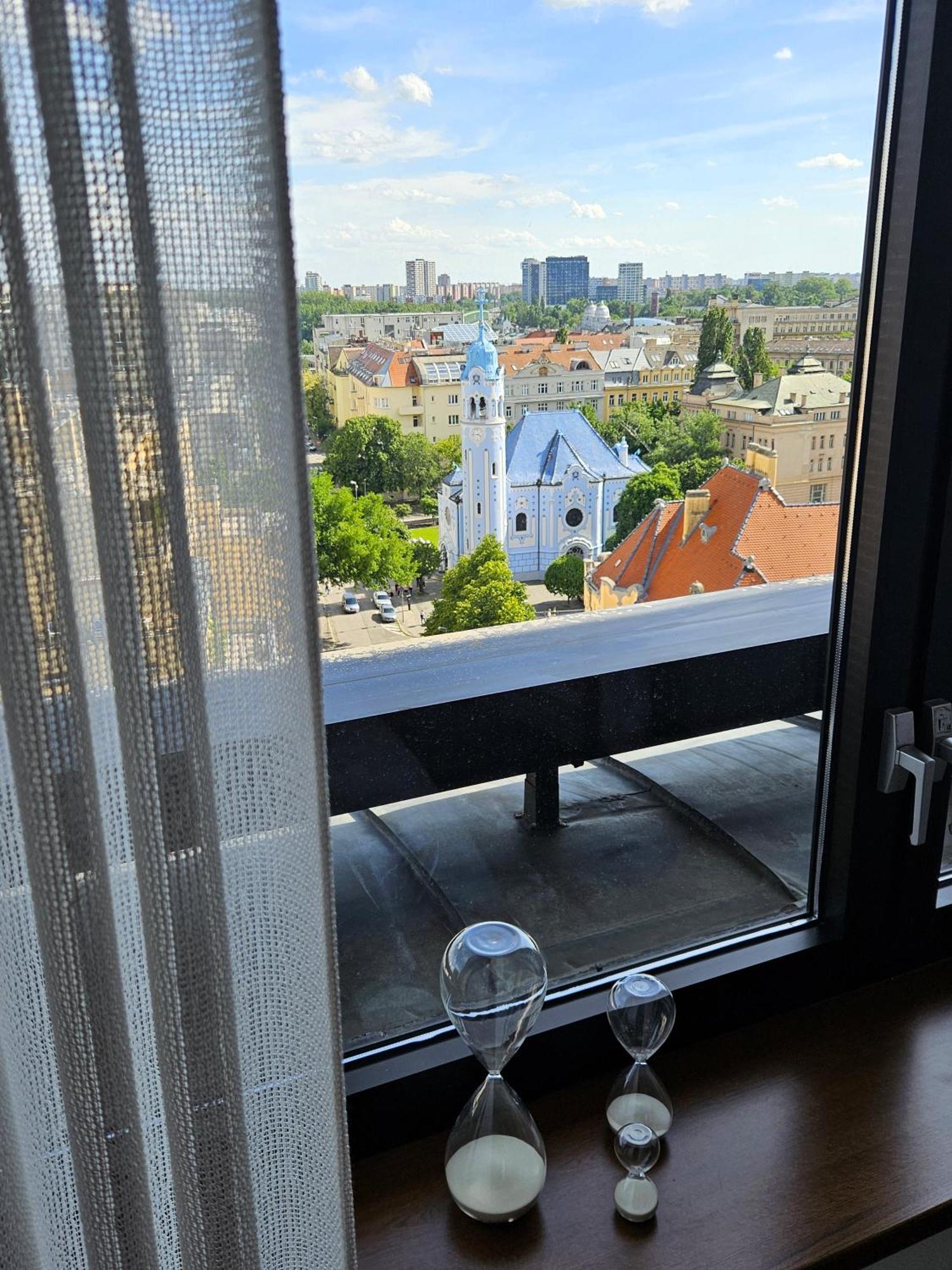 Panorama View Design Apt In Old Town - Free Parking Bratislava Luaran gambar