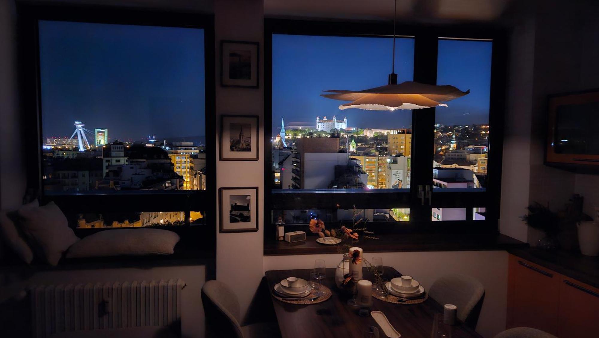 Panorama View Design Apt In Old Town - Free Parking Bratislava Luaran gambar