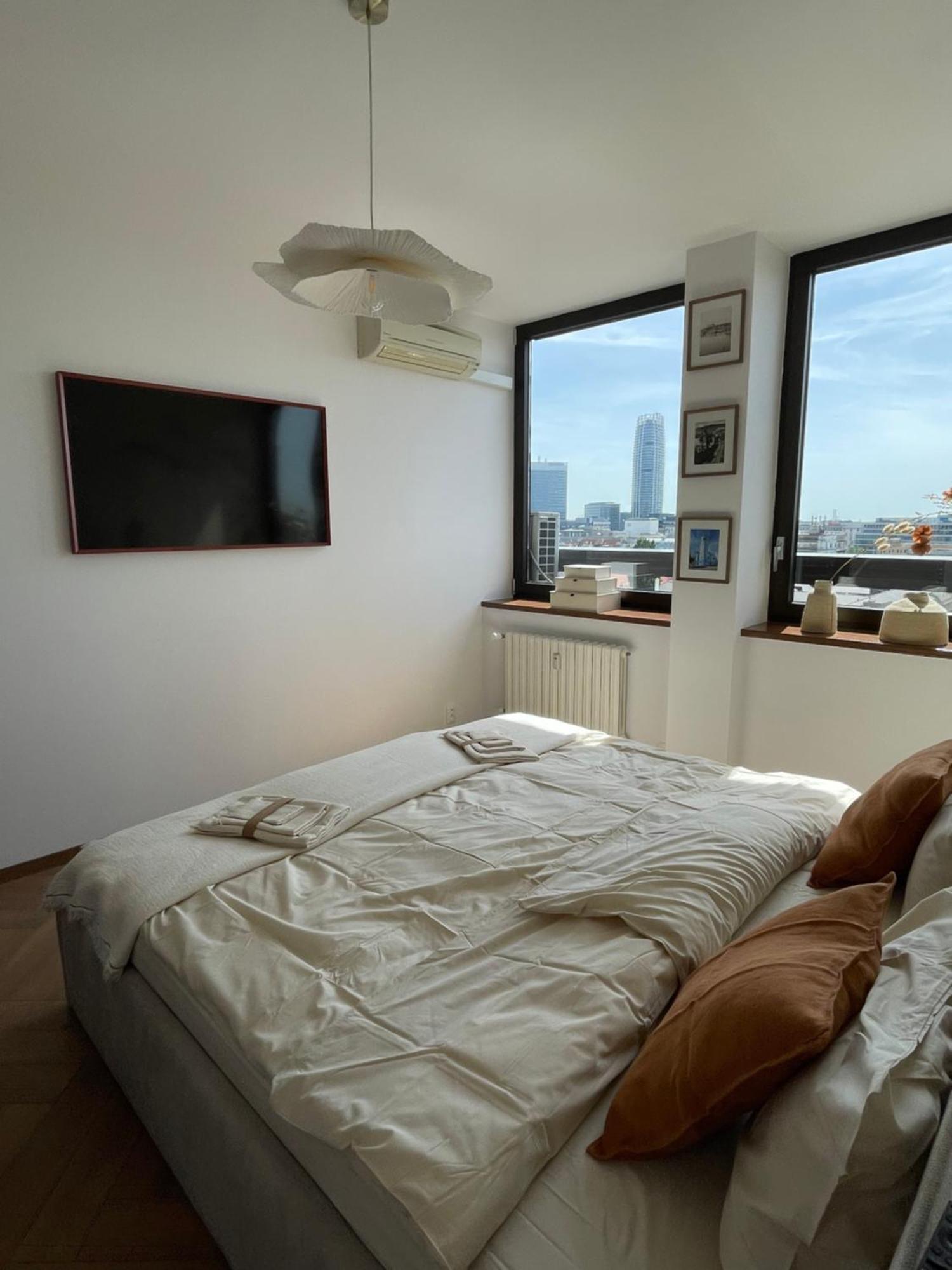 Panorama View Design Apt In Old Town - Free Parking Bratislava Luaran gambar
